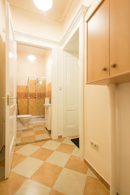 Riverside City Budapest Bilik gambar