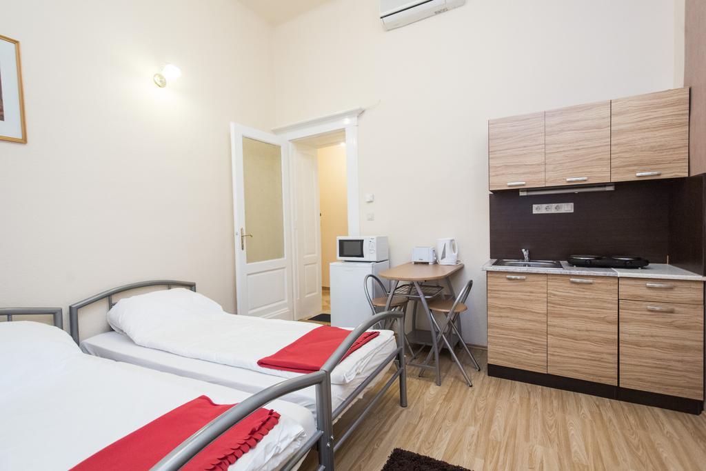 Riverside City Budapest Bilik gambar