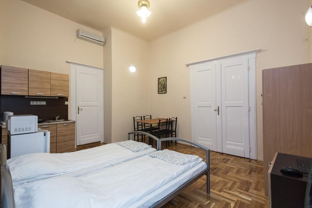 Riverside City Budapest Bilik gambar