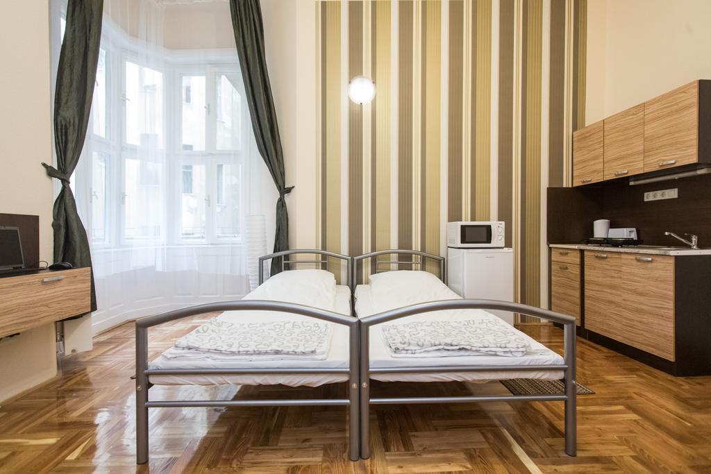 Riverside City Budapest Bilik gambar